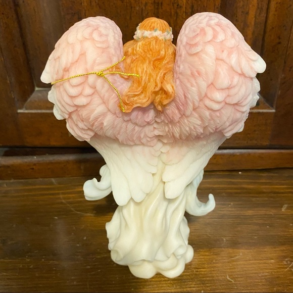 Roman Angel Figurine - Picture 3 of 5